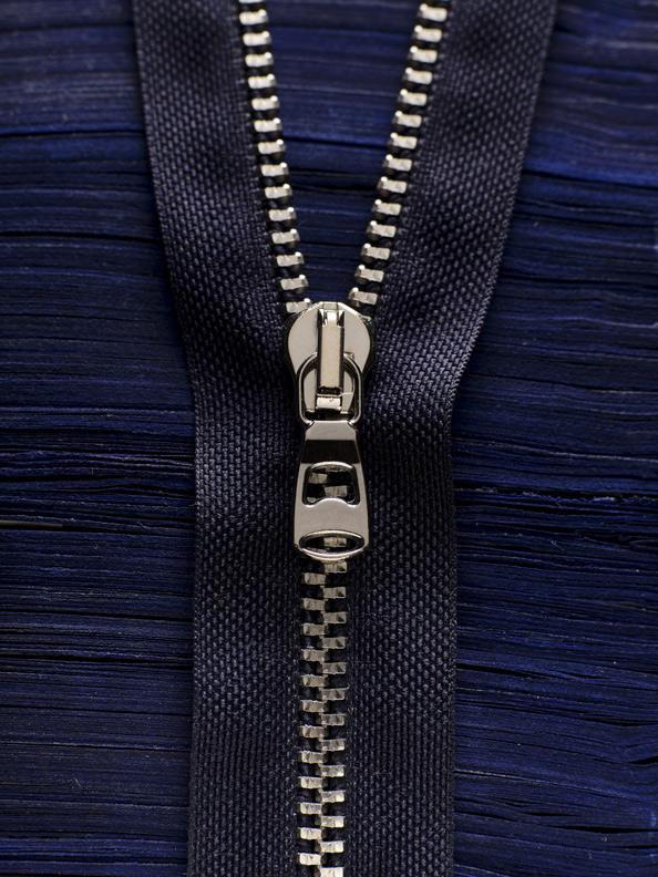 Lampo metallic standard zipper on navy tape
